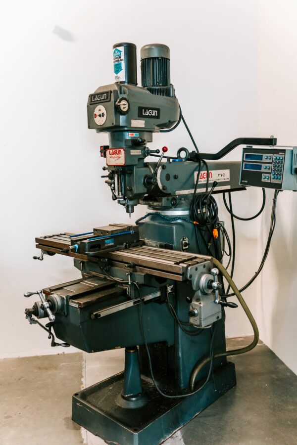 32 Machine offers metal CNC milling and turning services and sheet and tube fabrication with Manual Mills